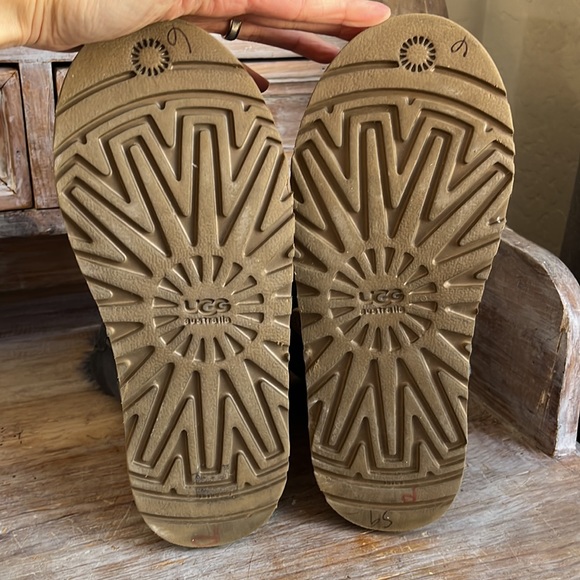 🤍 UGG Australia Bailey Button Boot navy blue shearling size 6 - Picture 8 of 10